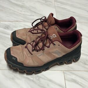 OnCloud/OnRunning waterproof tennis shoes